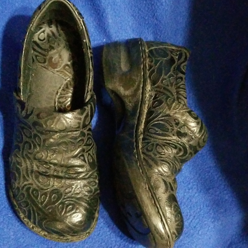 B.O.C. Peggy Black Tooled Leather Clog 7M